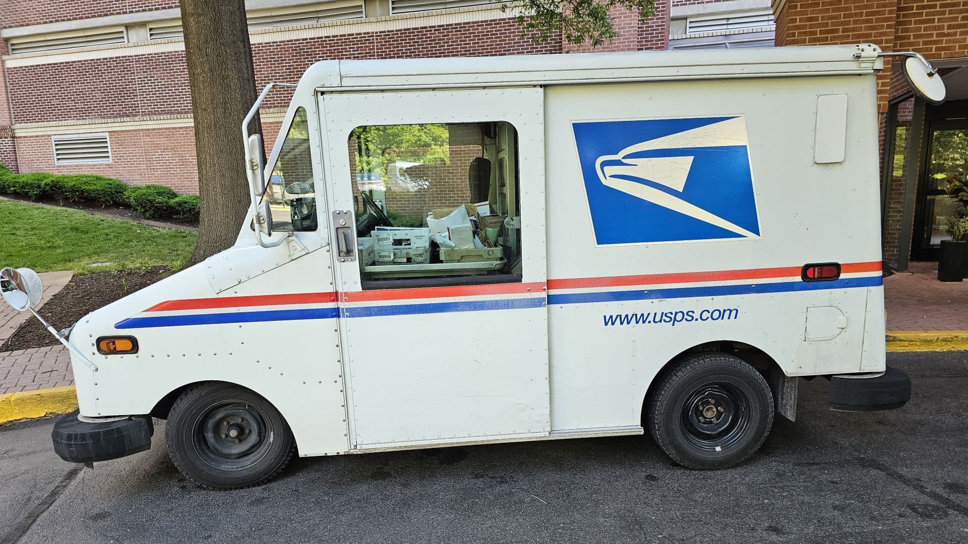 Postal Service Taps Employee Funds, Warns Congress of Fiscal Crisis