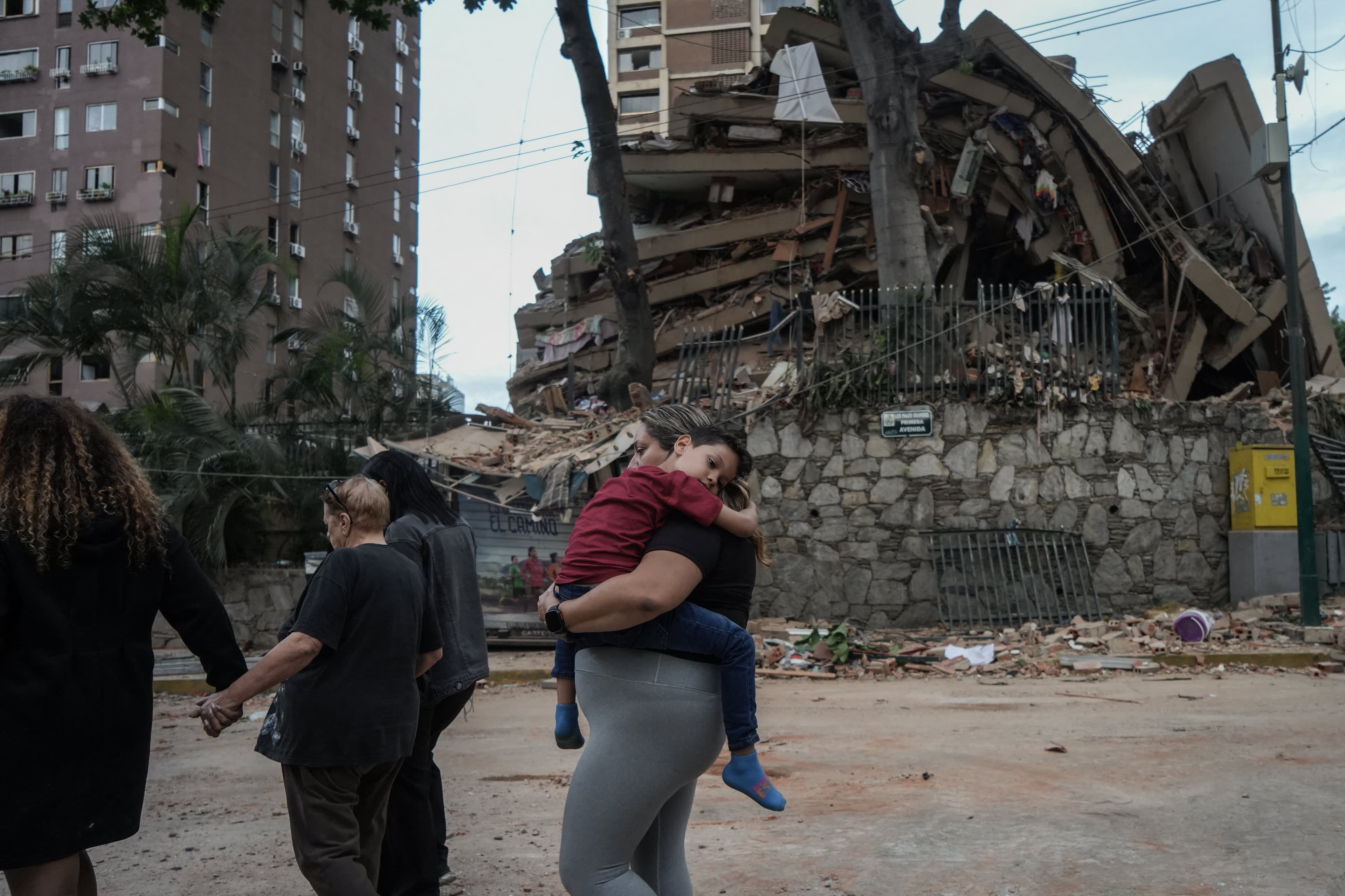 Venezuela Death Toll Rises to 2,595 Following Century's Strongest Quakes