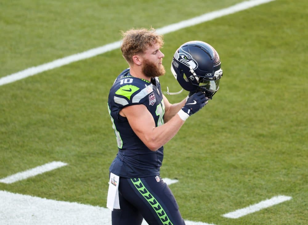 Tech Billionaire Khosla Buys Seattle Seahawks for $9.6B