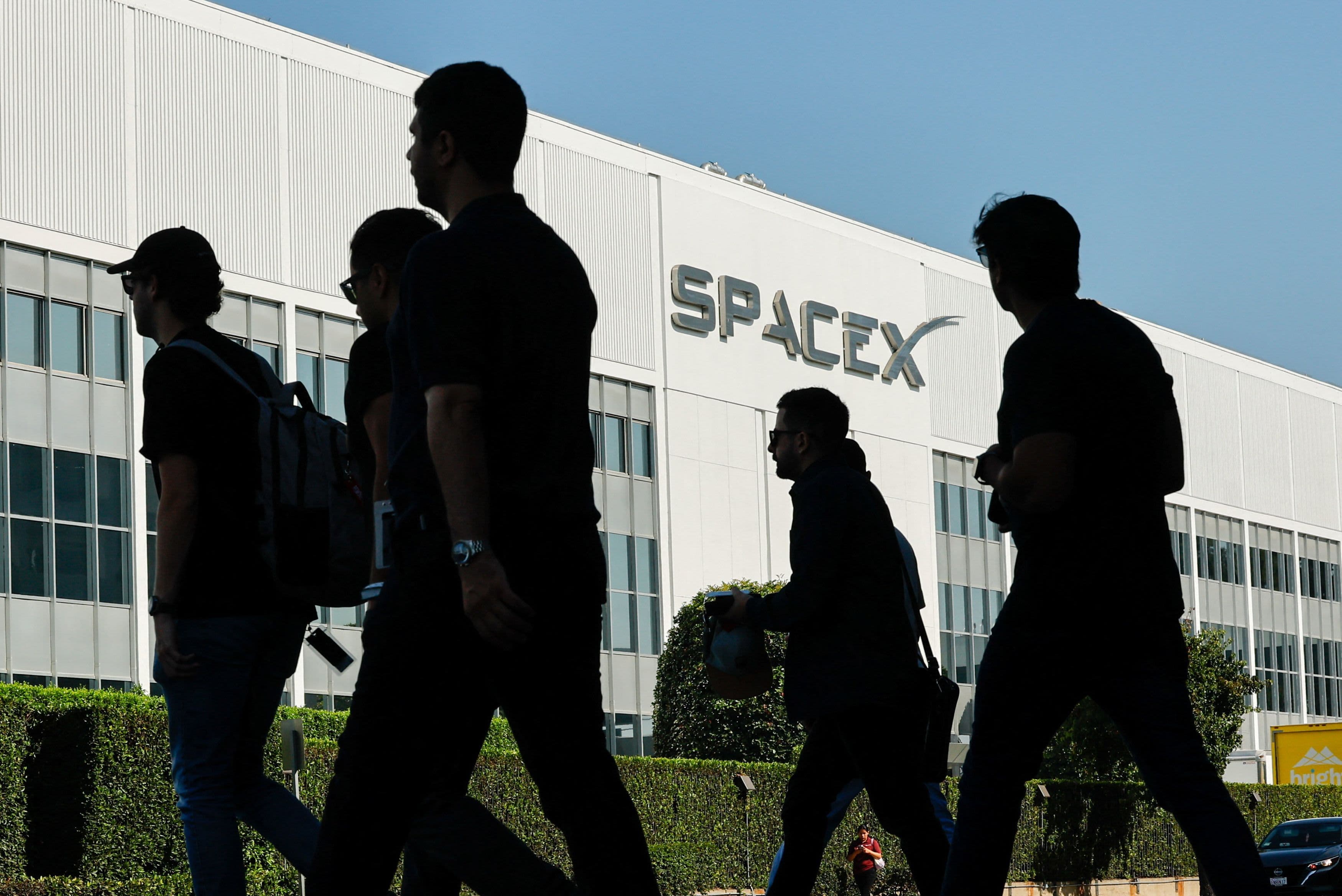 SpaceX Stock Falls 23% Since Nasdaq-100 Inclusion