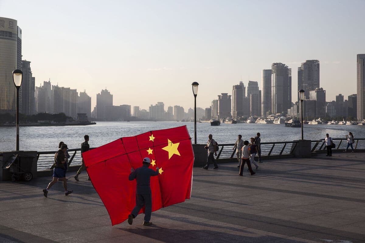 China's Sovereign Bonds Rally Amid Economic Weakness