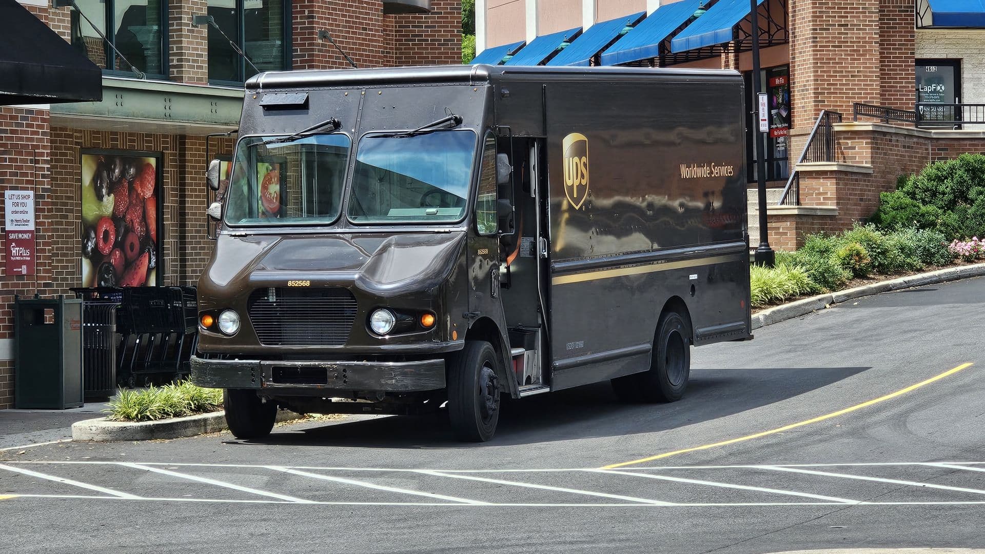 UPS Reports Improved Earnings After Amazon Contract Exit
