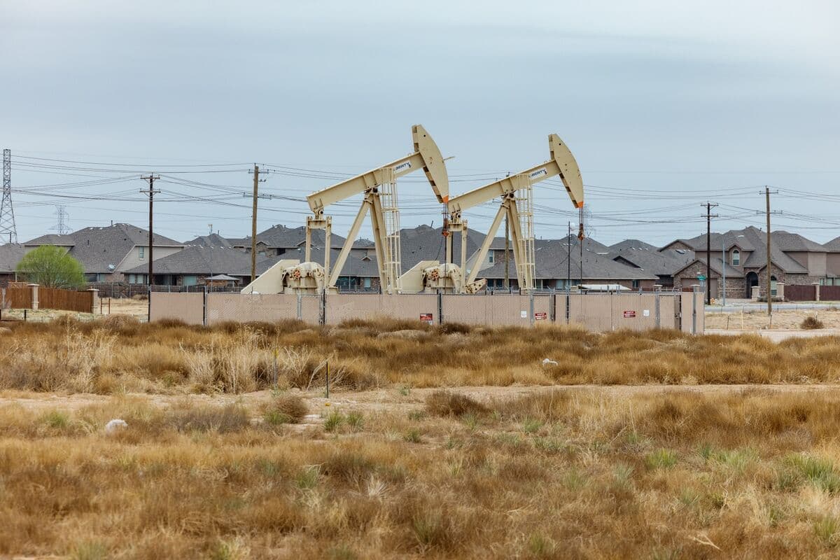Oil Prices Dip on Middle East Ceasefire Progress