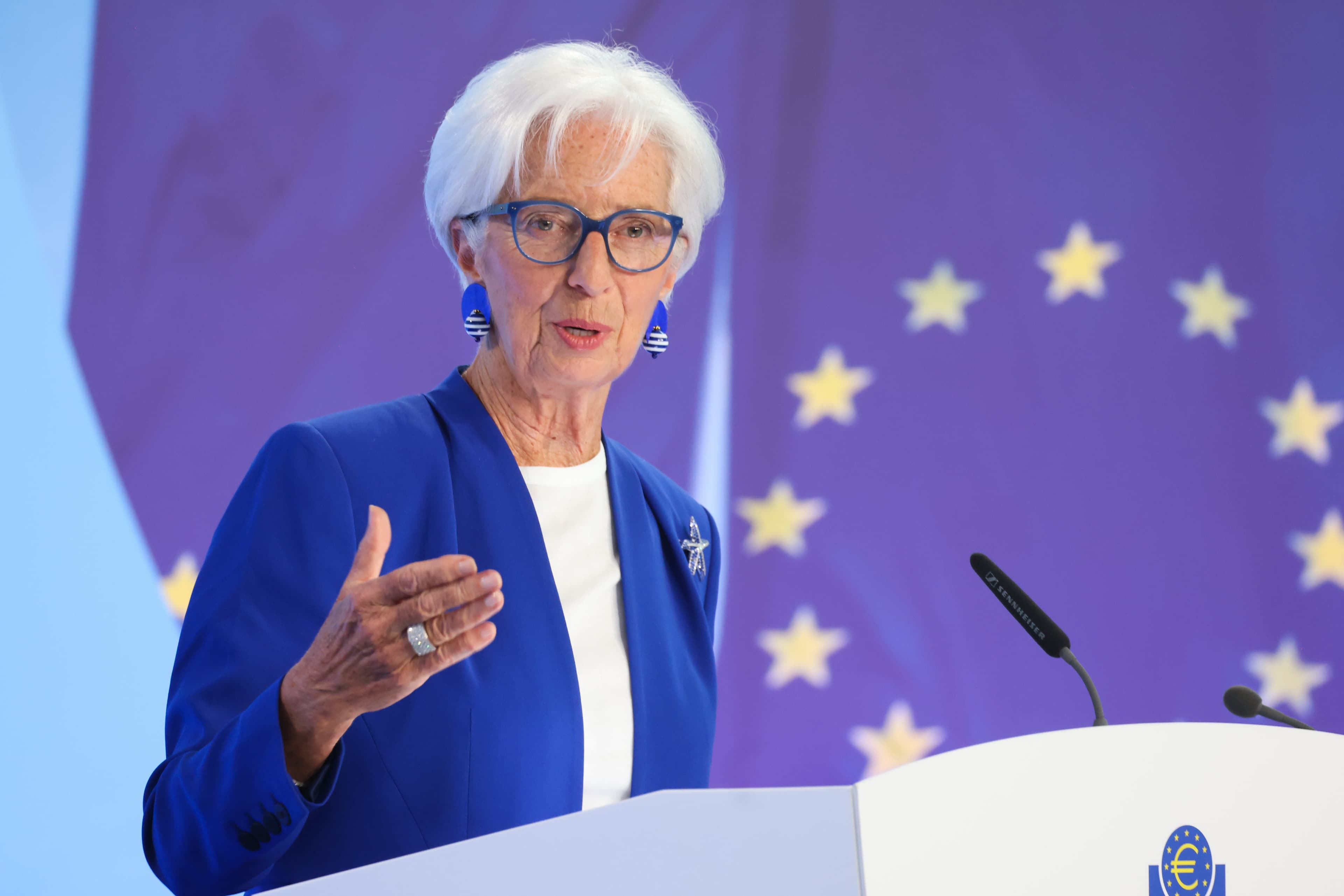 Lagarde Open to Early ECB Exit Amid French Political Considerations