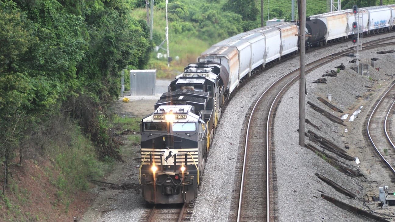 Norfolk Southern Reports Strong Q2 Earnings on Volume Growth