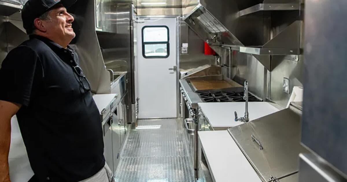 Mobile Kitchen Builders: The Startup Model Behind Food Truck Economy